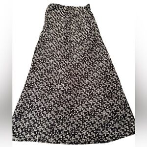 Urban Outfitters Black & White Floral Midi Skirt – Size Small